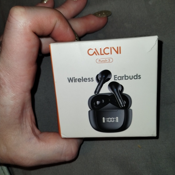 Traded Wireless Earbuds Black NIB - Picture 1 of 5